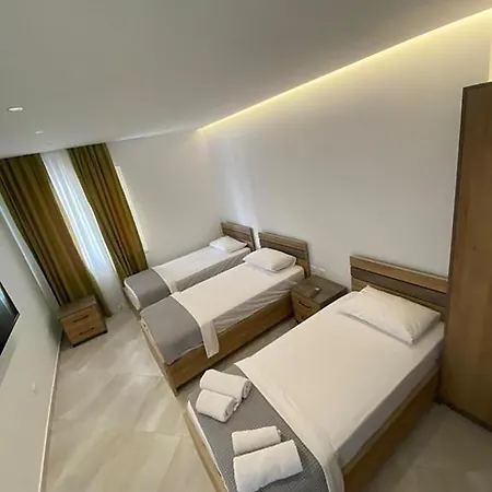 Lori Gardenia * Stjar